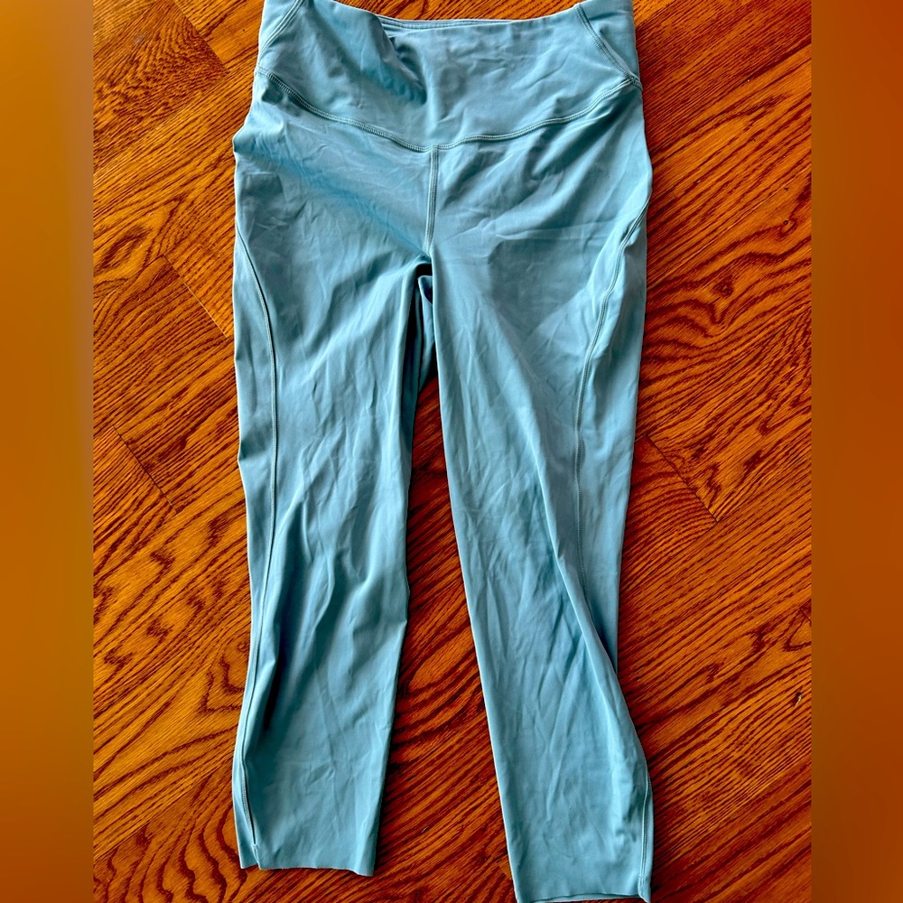 Women’s Lululemon Cropped light blue teal leggings with drawstring ext. con
